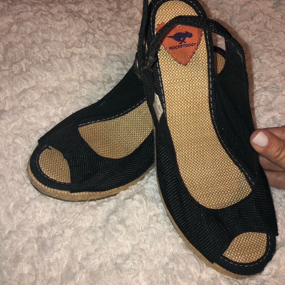 Black & tan Rocket dog wedge sandals. Size 8.5